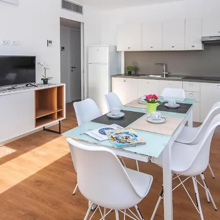 Appartement Stylish Torre Bianca 2 Bedroom Sleeps 5