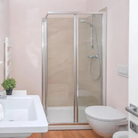 Stylish Torre Bianca 2 Bedroom Sleeps 5 * Lignano Sabbiadoro