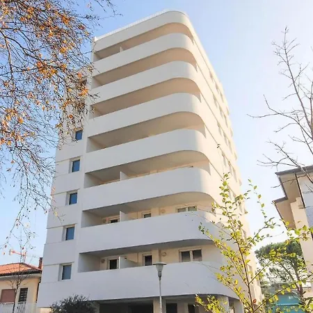 Stylish Torre Bianca 2 Bedroom Sleeps 5 Appartement Lignano Sabbiadoro