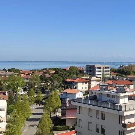 Stylish Torre Bianca 2 Bedroom Sleeps 5 Appartement Lignano Sabbiadoro