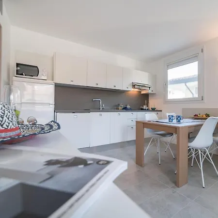Stylish Torre Bianca 2 Bedroom Sleeps 5 Lignano Sabbiadoro