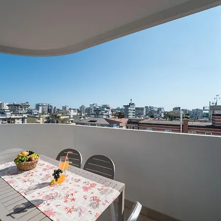 Stylish Torre Bianca 2 Bedroom Sleeps 5 * Lignano Sabbiadoro
