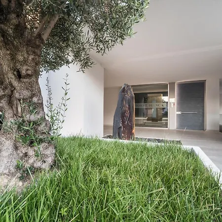 Stylish Torre Bianca 2 Bedroom Sleeps 5 Appartement