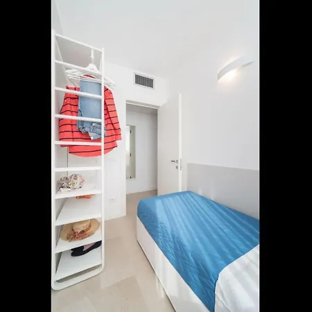 Stylish Torre Bianca 2 Bedroom Sleeps 5