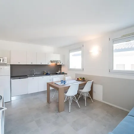Stylish Torre Bianca 2 Bedroom Sleeps 5 Appartement