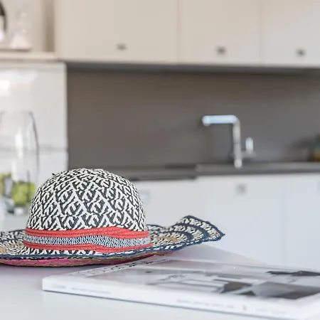 Stylish Torre Bianca 2 Bedroom Sleeps 5 * Lignano Sabbiadoro