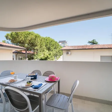 Appartement Stylish Torre Bianca 2 Bedroom Sleeps 5 *