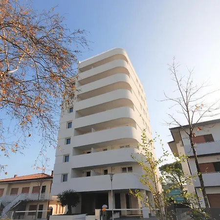 Stylish Torre Bianca 2 Bedroom Sleeps 5 Appartement Lignano Sabbiadoro