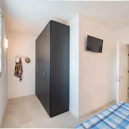 Stylish Torre Bianca 2 Bedroom Sleeps 5 Lignano Sabbiadoro