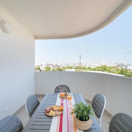 Appartement Stylish Torre Bianca 2 Bedroom Sleeps 5 *