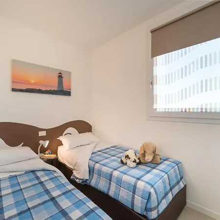 Stylish Torre Bianca 2 Bedroom Sleeps 5 * Lignano Sabbiadoro