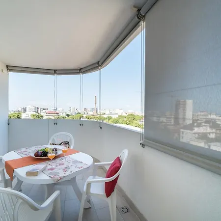 Stylish Torre Bianca 2 Bedroom Sleeps 5 Lignano Sabbiadoro