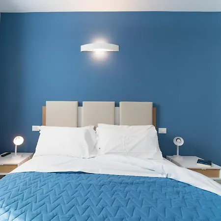 Appartement Stylish Torre Bianca 2 Bedroom Sleeps 5 *
