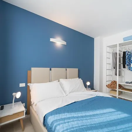 Stylish Torre Bianca 2 Bedroom Sleeps 5 Lignano Sabbiadoro