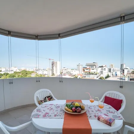 Stylish Torre Bianca 2 Bedroom Sleeps 5 *