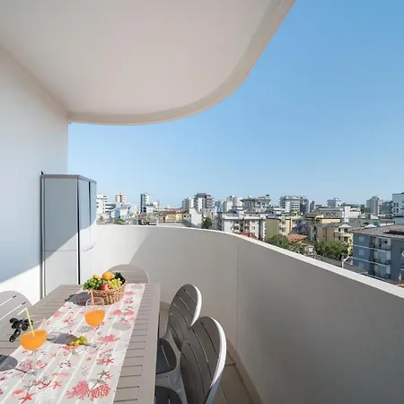 Stylish Torre Bianca 2 Bedroom Sleeps 5 * Lignano Sabbiadoro