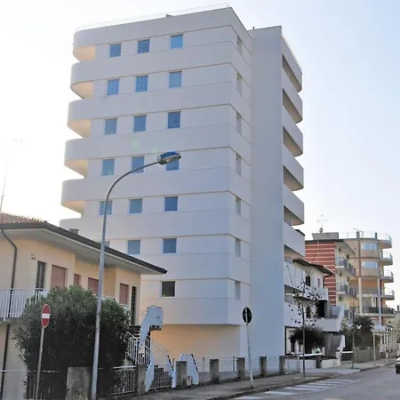 Stylish Torre Bianca 2 Bedroom Sleeps 5 *
