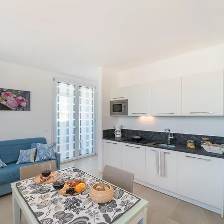 Appartement Stylish Torre Bianca 2 Bedroom Sleeps 5 *