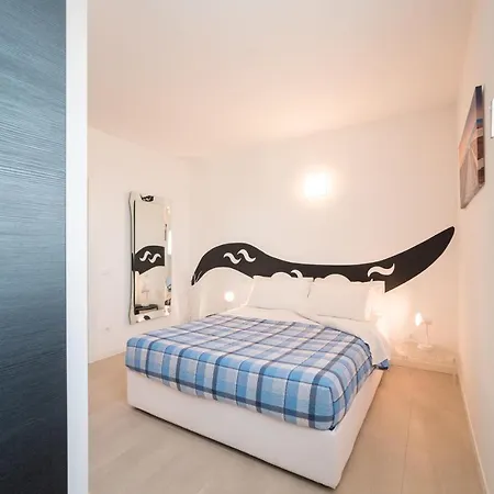 Stylish Torre Bianca 2 Bedroom Sleeps 5 * Lignano Sabbiadoro
